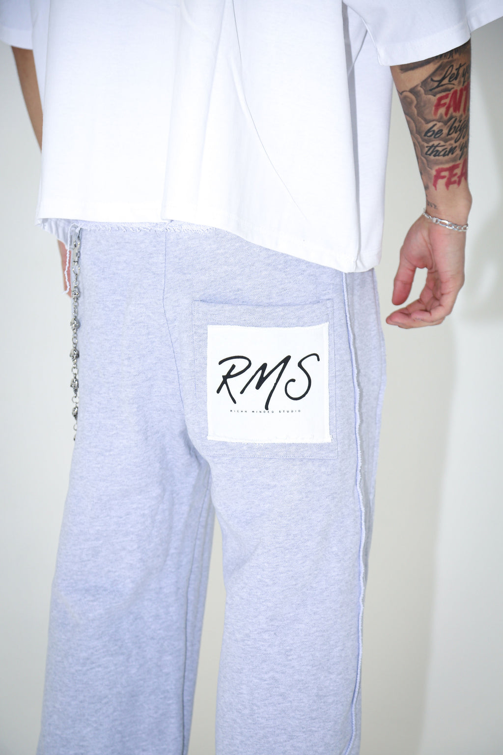 ESSENTIAL GREY SWEATS