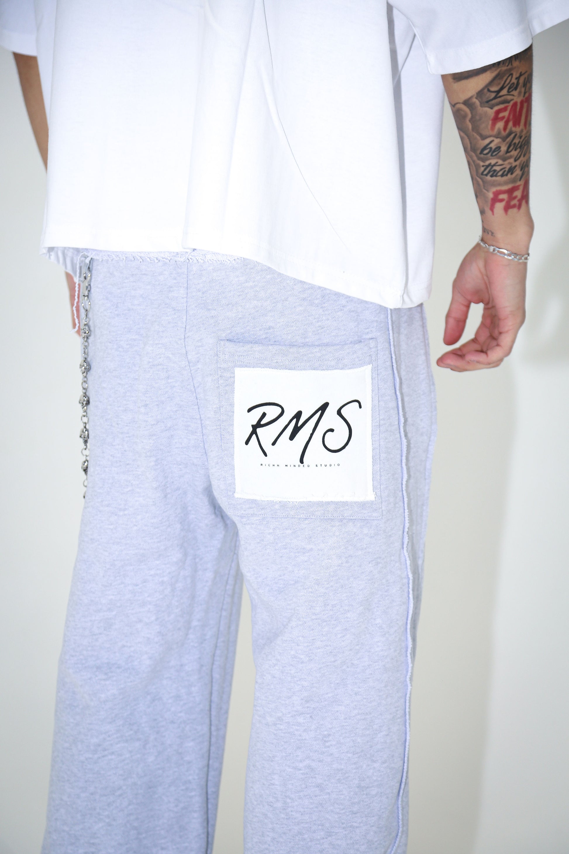 ESSENTIAL GREY SWEATS